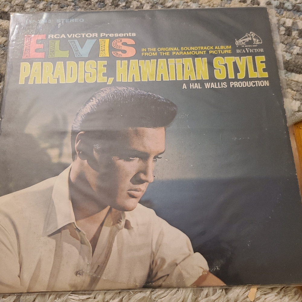 Elvis Presley Paradise Hawiian Style vintage vinyl. Pristine